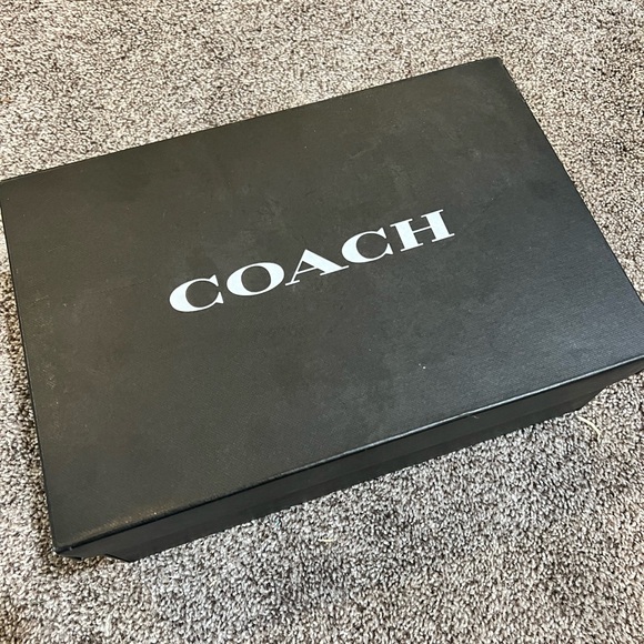 Low line lace up coach sneakers - Picture 2 of 5